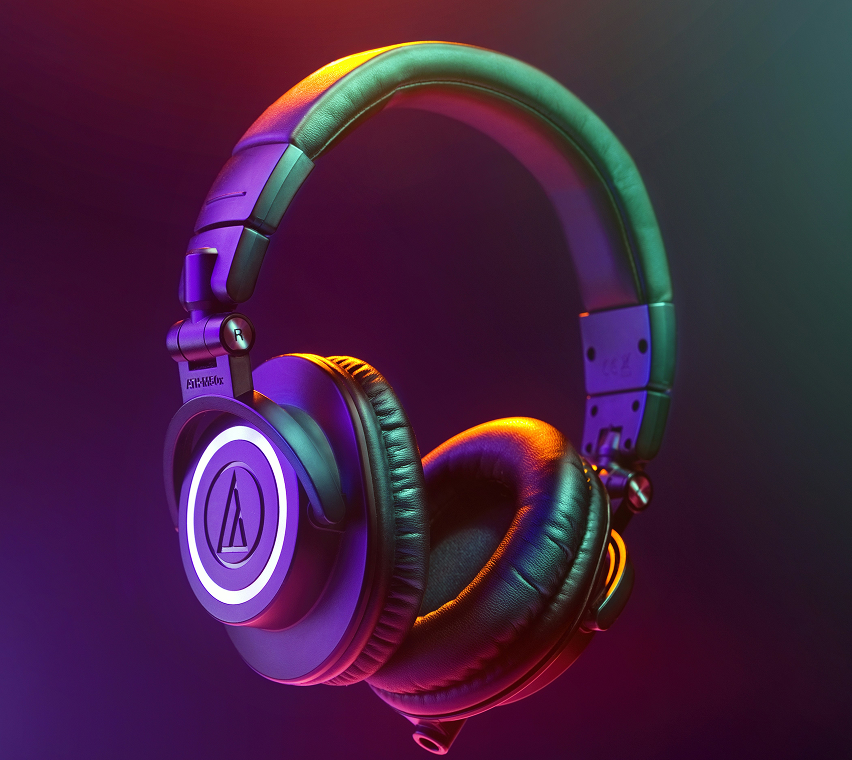 Lightweight comfort with dynamic audio.